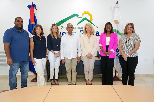Embajadora Unión Europea visita parque Zona Franca Industrial Puerto Plata